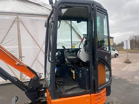 Minigrävare / Grävmaskin Hitachi ZX26U-6CR  / 2,7 Ton 6 of 7