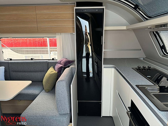 Adria ADORA 613 HT - Kampanjpris på en premiumvagn med långbäddar 5 of 16