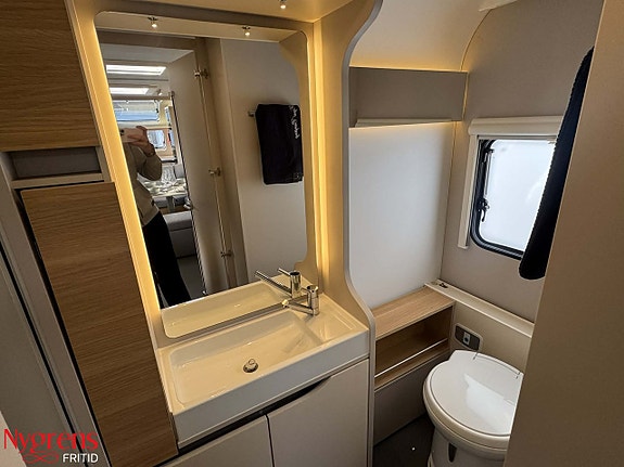 Adria ADORA 613 HT - Kampanjpris på en premiumvagn med långbäddar 11 of 16