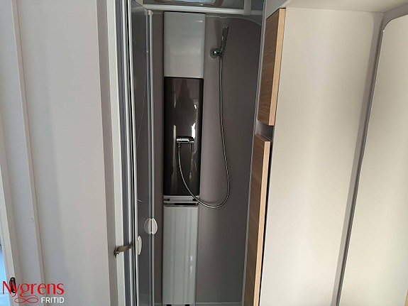 Adria ADORA 613 HT - Kampanjpris på en premiumvagn med långbäddar 16 of 16