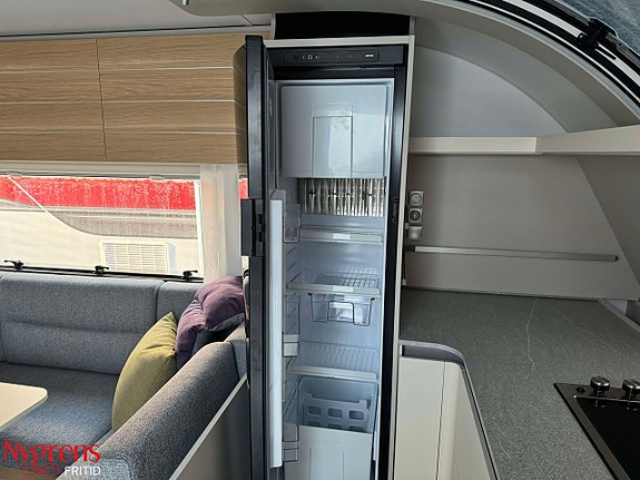 Adria ADORA 613 HT - Kampanjpris på en premiumvagn med långbäddar 6 of 16