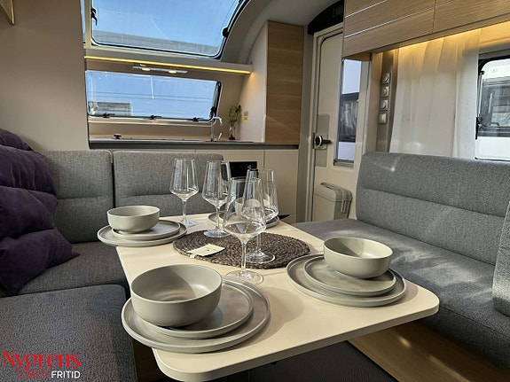 Adria ADORA 613 HT - Kampanjpris på en premiumvagn med långbäddar 8 of 16