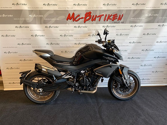 CFMOTO 800NK Motorcykel