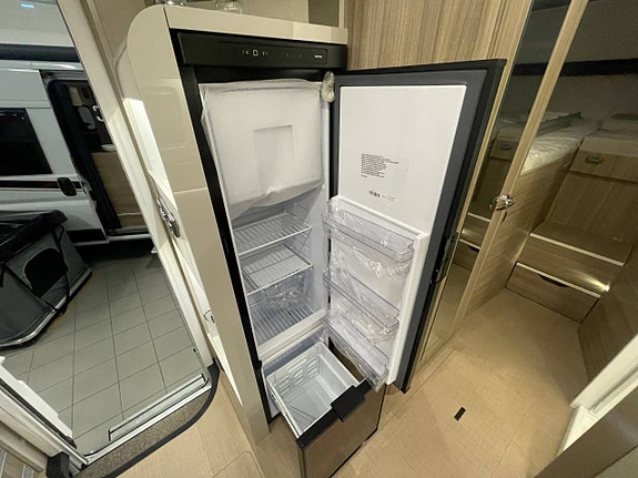Bürstner Lyseo I 727, Alde, Aut, 180 hk, FABRIKSNY ! 7 of 17