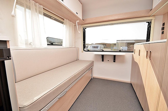 Adria 422 PY Altea, Dubbelbädd 15 of 27