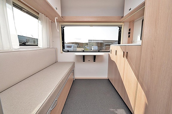 Adria 422 PY Altea, Dubbelbädd 12 of 27