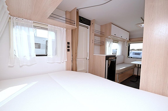Adria 422 PY Altea, Dubbelbädd 8 of 27