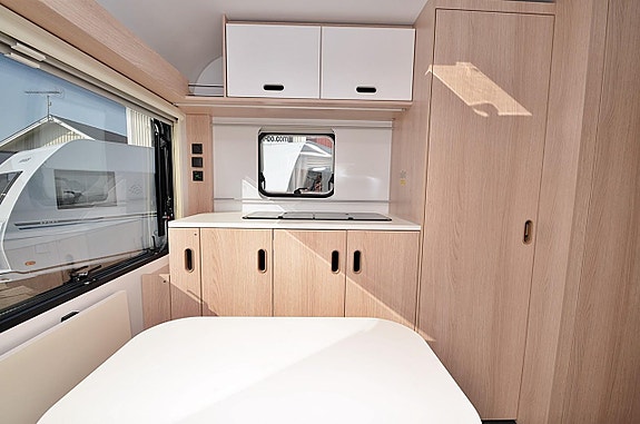 Adria 422 PY Altea, Dubbelbädd 18 of 27