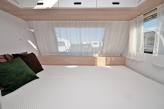 Adria 422 PY Altea, Dubbelbädd 23 of 27