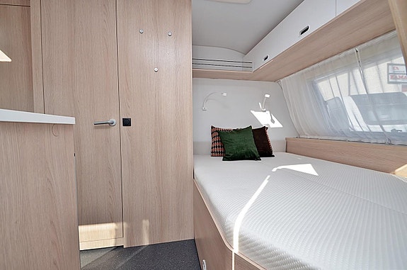Adria 422 PY Altea, Dubbelbädd 4 of 27