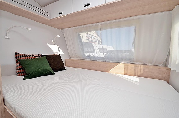 Adria 422 PY Altea, Dubbelbädd 5 of 27
