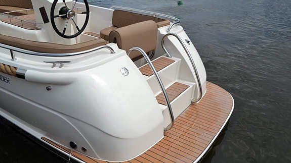 Snipa, Carisma 600 Tender 5 of 6