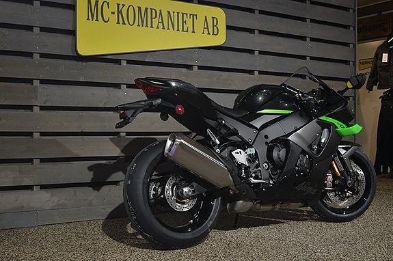 Kawasaki Ninja ZX-10R 7 of 8