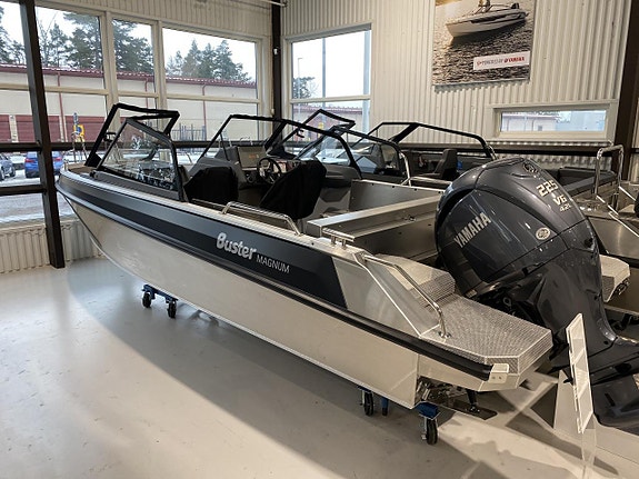 Buster Magnum med F225 XCB -25  KAMPANJ!