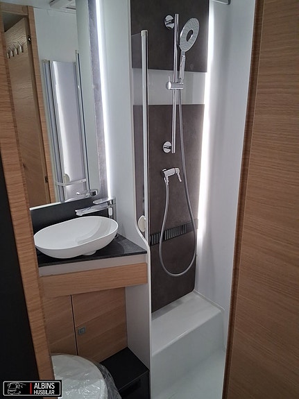Adria Coral XL Plus 660 SL / Solpanel & Litiumbatteri på köpet! 13 of 21
