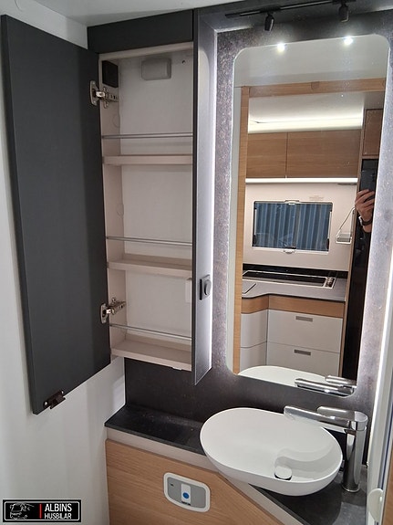 Adria Coral XL Plus 660 SL / Solpanel & Litiumbatteri på köpet! 14 of 21