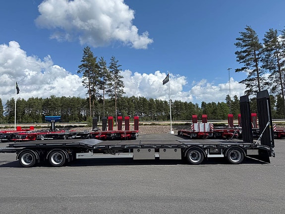Hakarps - 4 axlad 38 tons maskinvagn med hydrauliska ramper 5 of 12