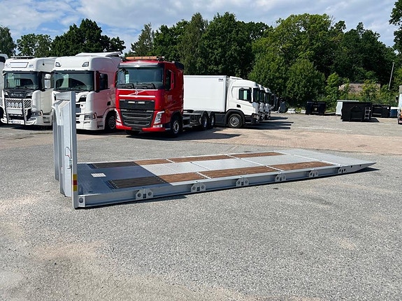 Bilcenter Flaket- Maskinflak Omvänd ramp & Stegar