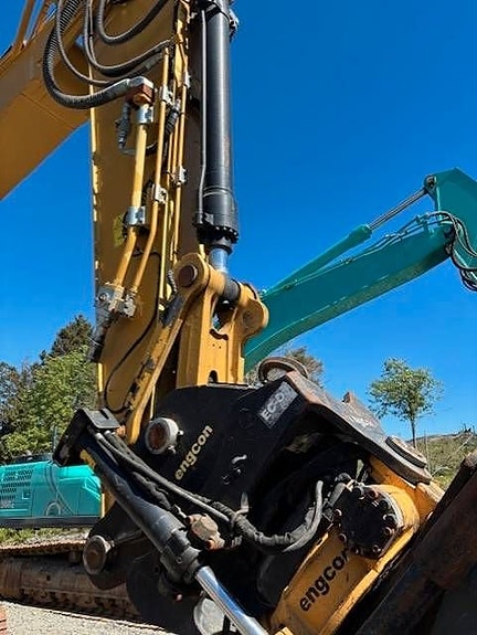 CAT 320 4 of 5