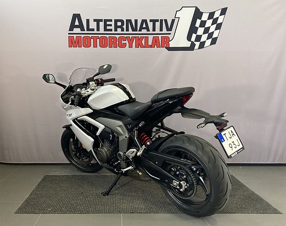Triumph Daytona 660 - Alternativ 1 MC 8 of 23