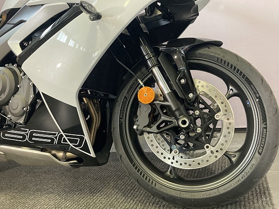 Triumph Daytona 660 - Alternativ 1 MC 14 of 23