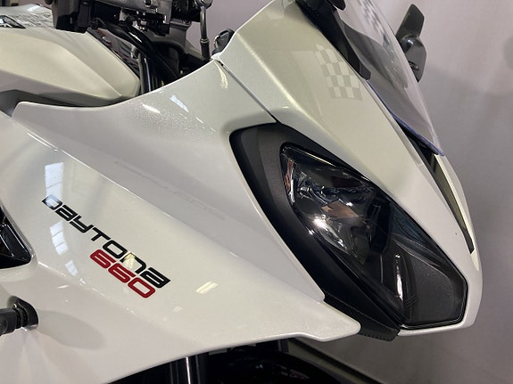 Triumph Daytona 660 - Alternativ 1 MC 12 of 23