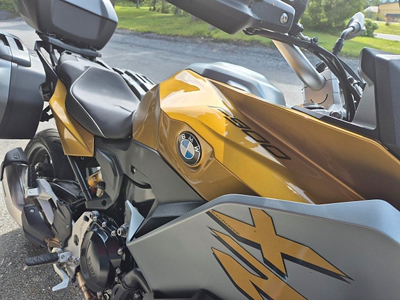 BMW F 900 XR -20 5 of 9