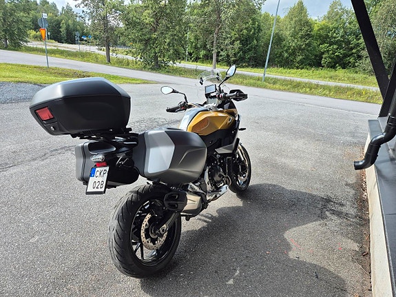 BMW F 900 XR -20 3 of 9