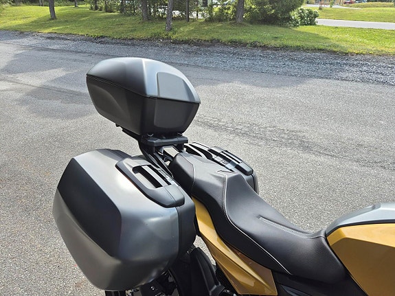 BMW F 900 XR -20 4 of 9