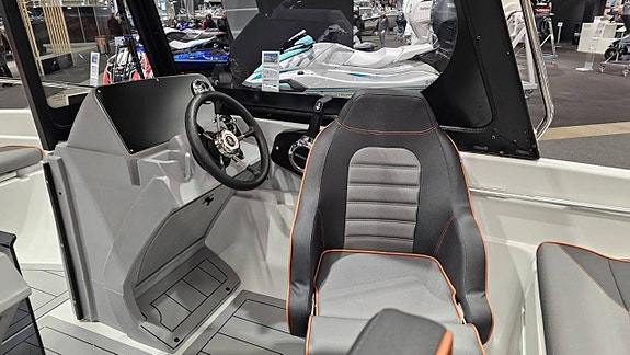 Terhi 480 Cabin -2025 med ny Suzuki eller Tohatsu. 7 of 12