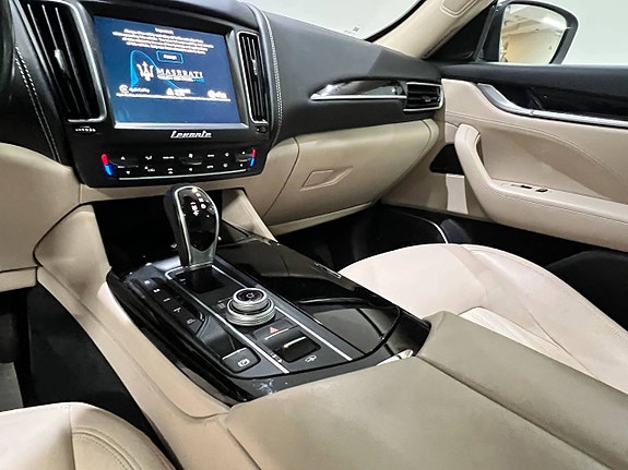 Maserati Levante 21 of 28