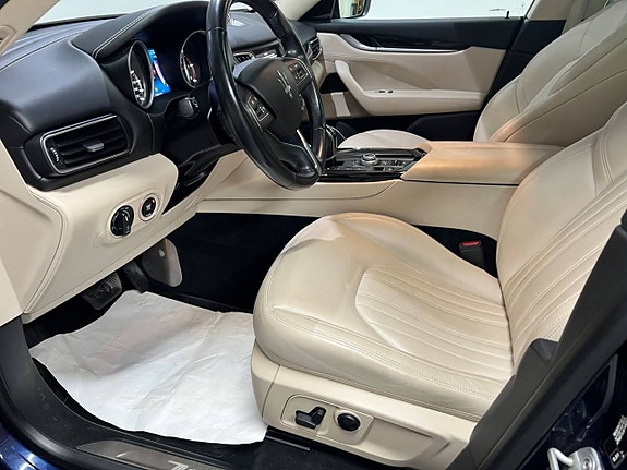 Maserati Levante 14 of 28