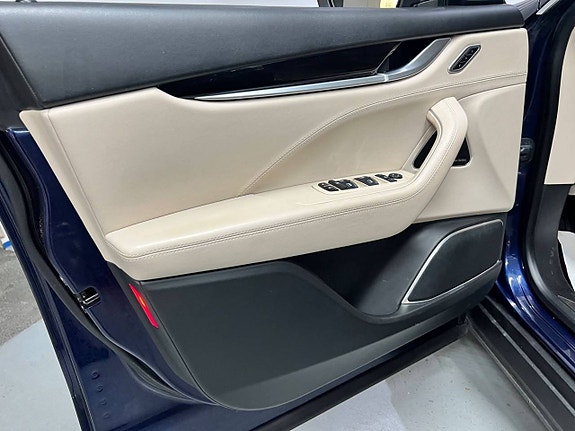 Maserati Levante 26 of 28