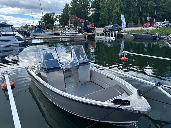 Buster S2 Yamaha F30  MMG Edition  Utställningsbåt 6 of 7