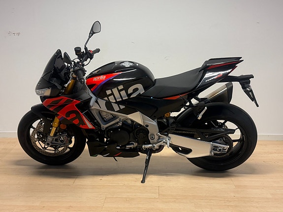 Aprilia Tuono V4 1100 Factory Endast 153 mil Omg Lev. ! 2 of 5
