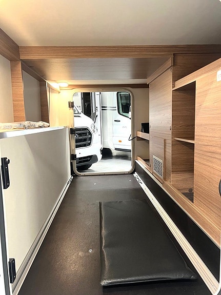 Knaus L!VE L!ve I 900 LEG 3 of 5