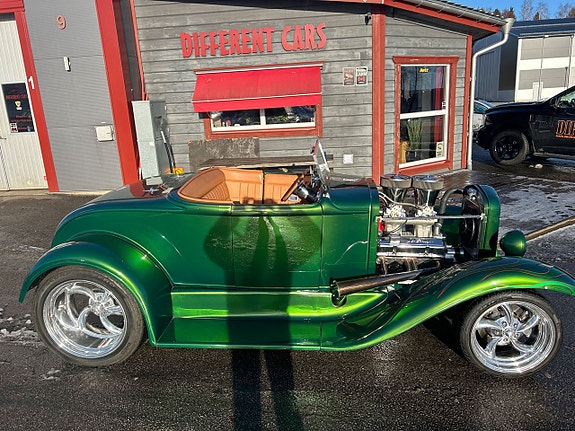 Ford De Luxe Phaeton 180A 2 of 5