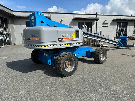 Bomlift Diesel Genie S85 3 of 5