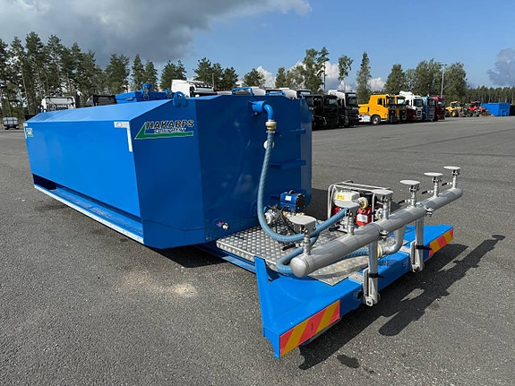Hakarps - 12,5m3 Vattentank i stål med pump + spridareramp 3 of 5