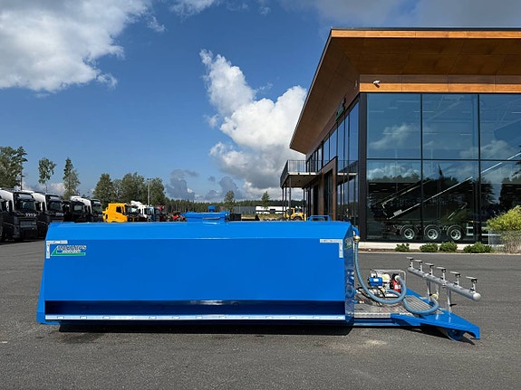 Hakarps - 12,5m3 Vattentank i stål med pump + spridareramp 2 of 5