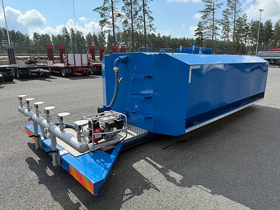 Hakarps - 12,5m3 Vattentank i stål med pump + spridareramp 5 of 5