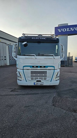 NY! Volvo Electric Tipp & Kran med HIAB 232 EL 2 of 9