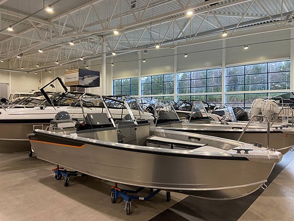 Buster M2 2025 ink. Yamaha F40 2025 YAMAHACENTER EDT