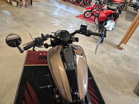 Indian Scout Bobber Limited + Tech -25 3 of 4