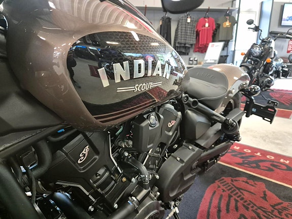 Indian Scout Bobber Limited + Tech -25 4 of 4