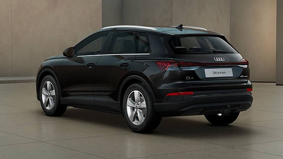 Audi Q4 e-tron 4 of 5