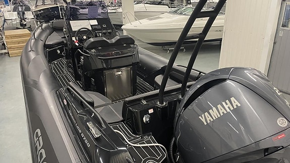 Grand 750 Black Edition -22 med Yamaha F250 NCB -23 2 of 7
