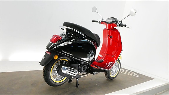 Vespa Primavera 50 Mickey Mouse Edition 3 of 5