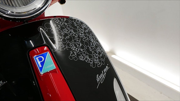Vespa Primavera 50 Mickey Mouse Edition 4 of 5