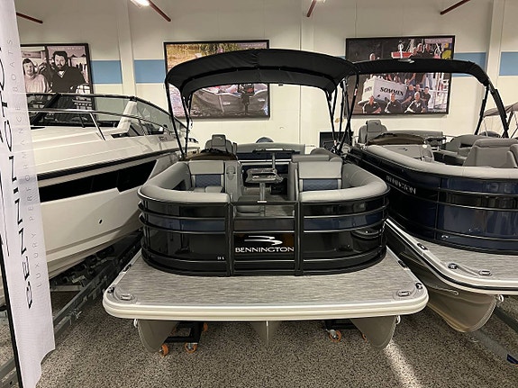Bennington 23 L Swingback Yamaha F150 XCA Demo 2 of 5